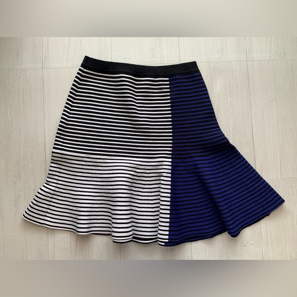 Ohne Titel Dresses & Skirts - OHNE TITEL Striped Mini Skirt Sz S